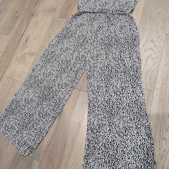 Black And White Michael Kors Jumpsuit With Gold Accents and Pockets XS - Picture 3 of 9